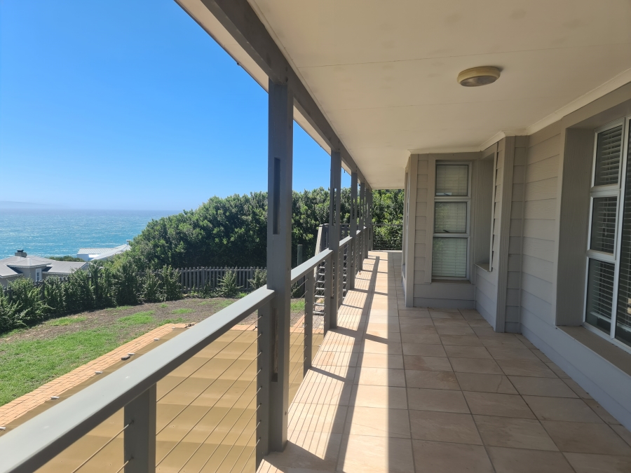 To Let 4 Bedroom Property for Rent in Vleesbaai Western Cape